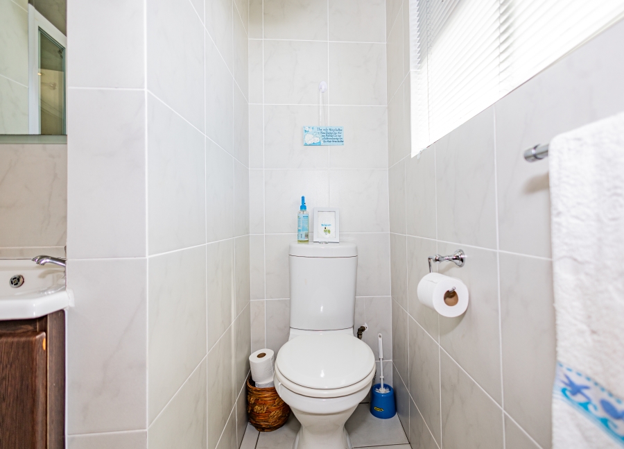 4 Bedroom Property for Sale in Amandelrug Western Cape